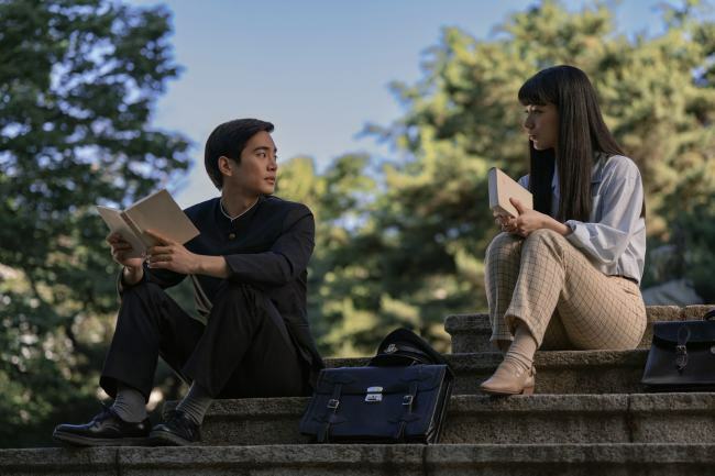 Kang Tae-Ju as Noa and Kilala Inori as Akiko in "Chapter 16" of 'Pachinko'