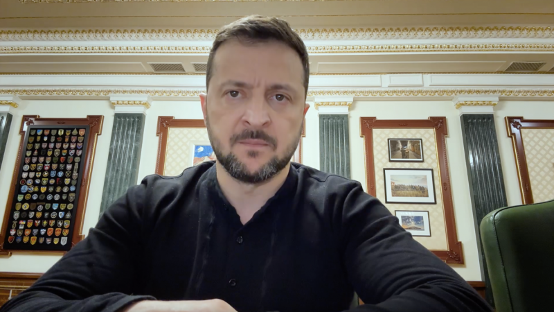 https://www.euractiv.com/section/global-europe/news/zelenskyy-says-scholz-putin-phone-call-opens-pandoras-box/