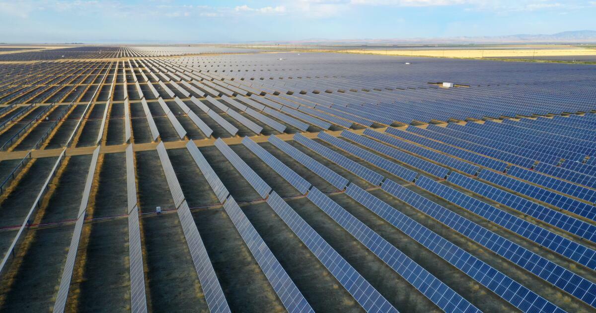 Lemoore, California-July 2021-Westlands Solar Park, near the town of Lemoore in the San Joaquin Valley of California is the largest solar power plant in the United States and could become one of the largest in the world. (Carolyn Cole / Los Angeles Times)