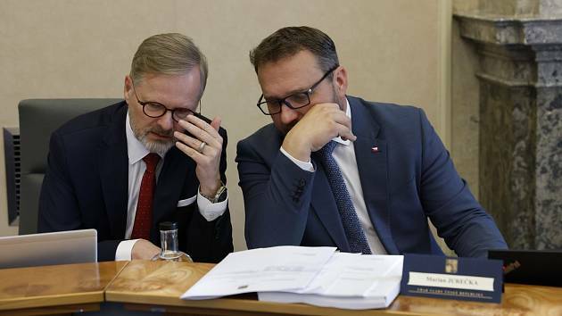 Premiér Petr Fiala (vlevo) a ministr práce a sociálních věcí Marian Jurečka.