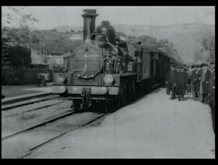 Klatka z filmu "Wjazd pociągu na stację w La Ciotat" z 1896.