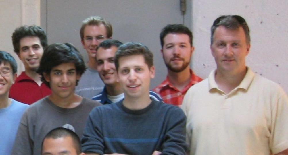 MIT group photo. Aaron Swartz standing next to Sam Altman.