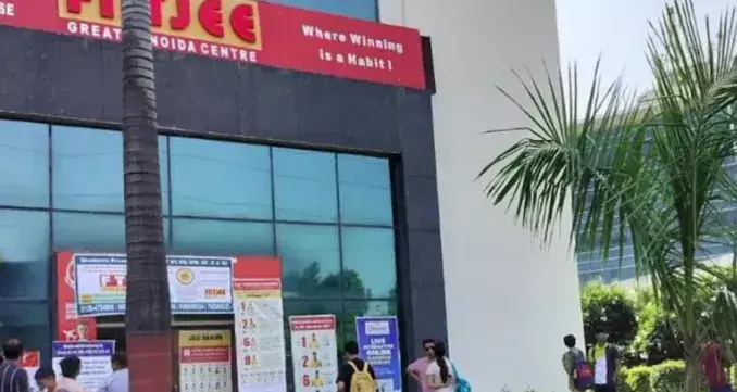 दिल्ली पुलिस की आर्थिक अपराध शाखा ने FIITJEE के खिलाफ धोखाधड़ी का मामला दर्ज किया।