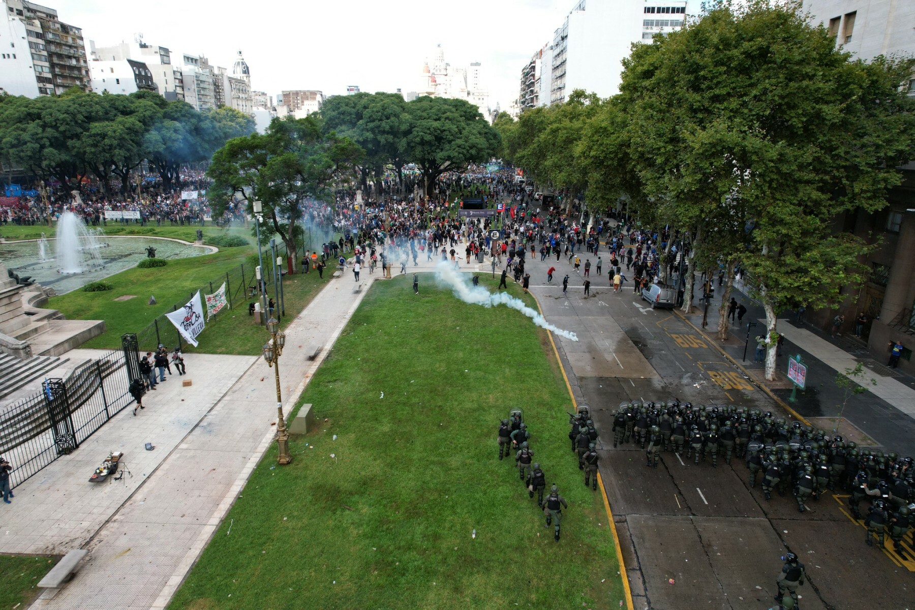 Pese a la represión, crece apoyo a la nueva marcha de jubilados en Argentina