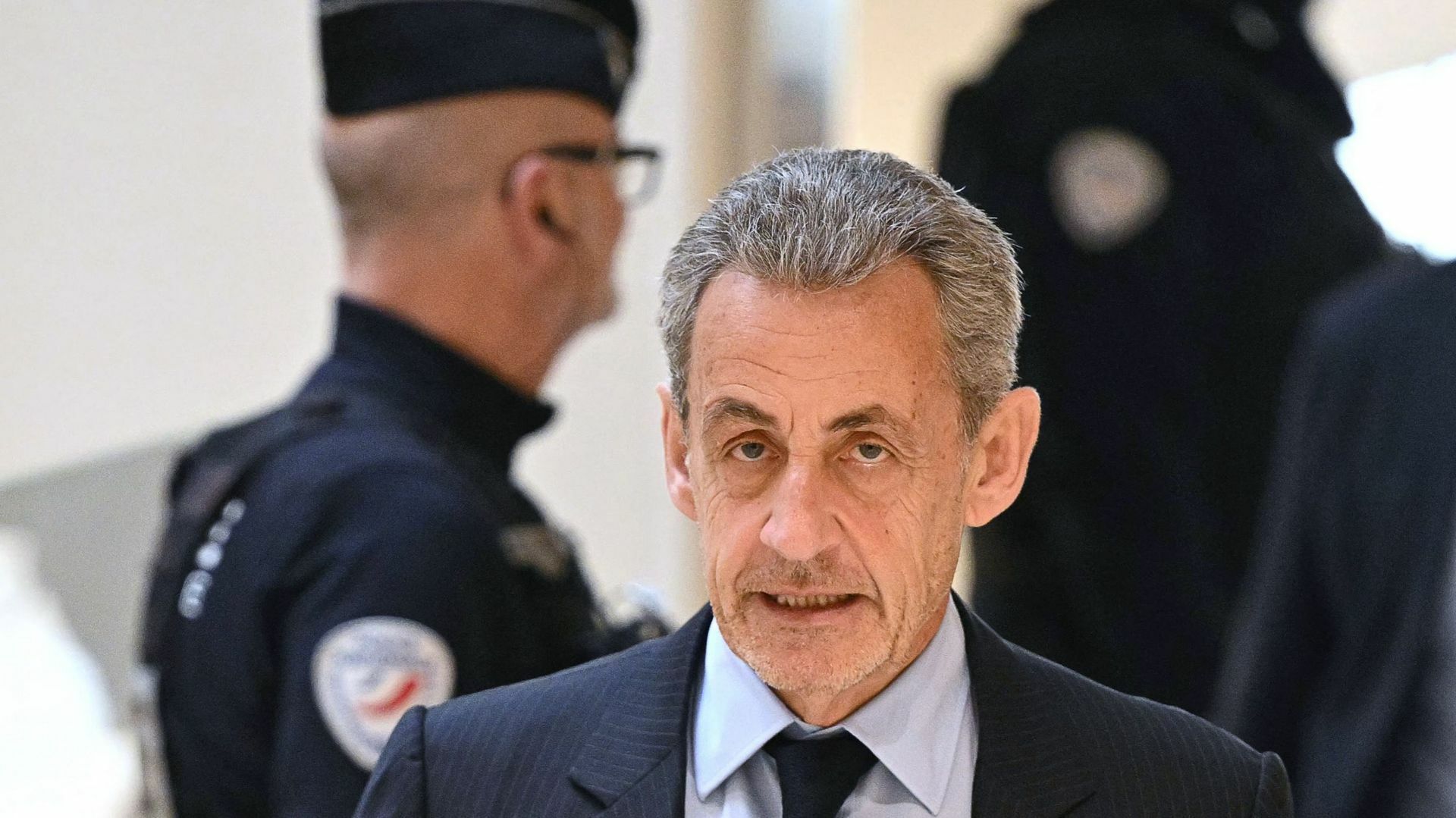 Procès libyen : Sarkozy est le "véritable décisionnaire et commanditaire" d'un pacte conclu avec Kadhafi, affirme le parquet financier