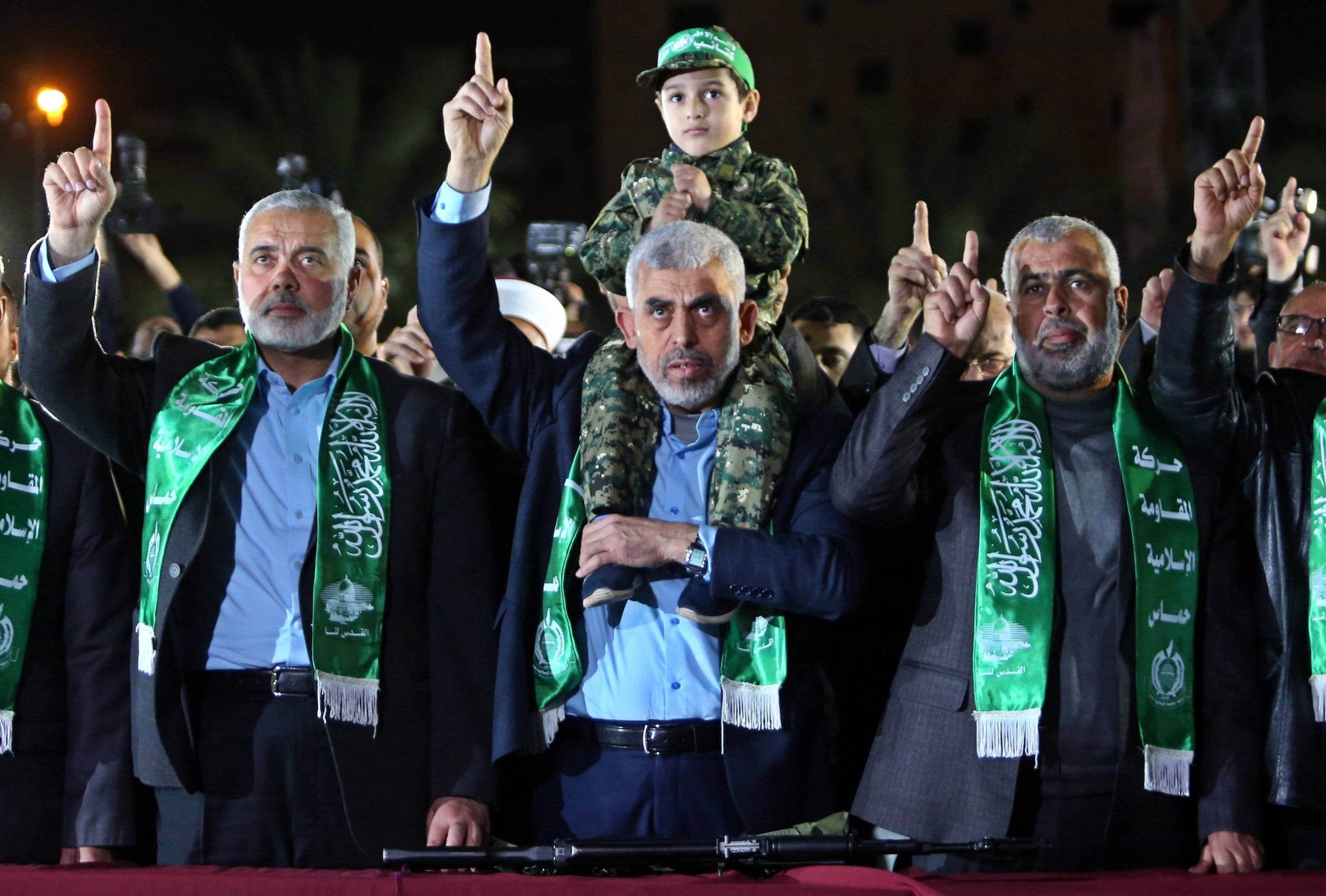 Die ehemaligen "Politiker" der Hamas Yahya Sinwar und Ismail Haniyeh am 27. März 2017 in Gaza. Foto IMAGO / APAimages