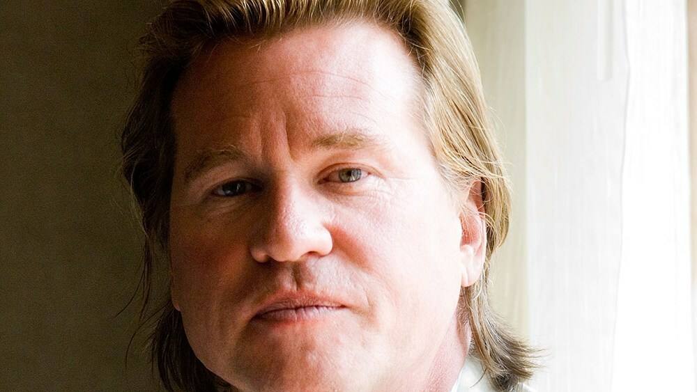 NEW YORK - JULY 08:  Actor Val Kilmer poses at the "Felon" photo call at the Regency Hotel on July 8, 2008 in New York City.  (Photo by Rob Loud/Getty Images)