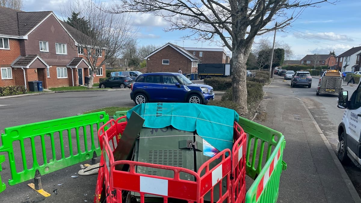 <p>The broken Open Reach cabinet on Weydon Lane, Farnham.</p>