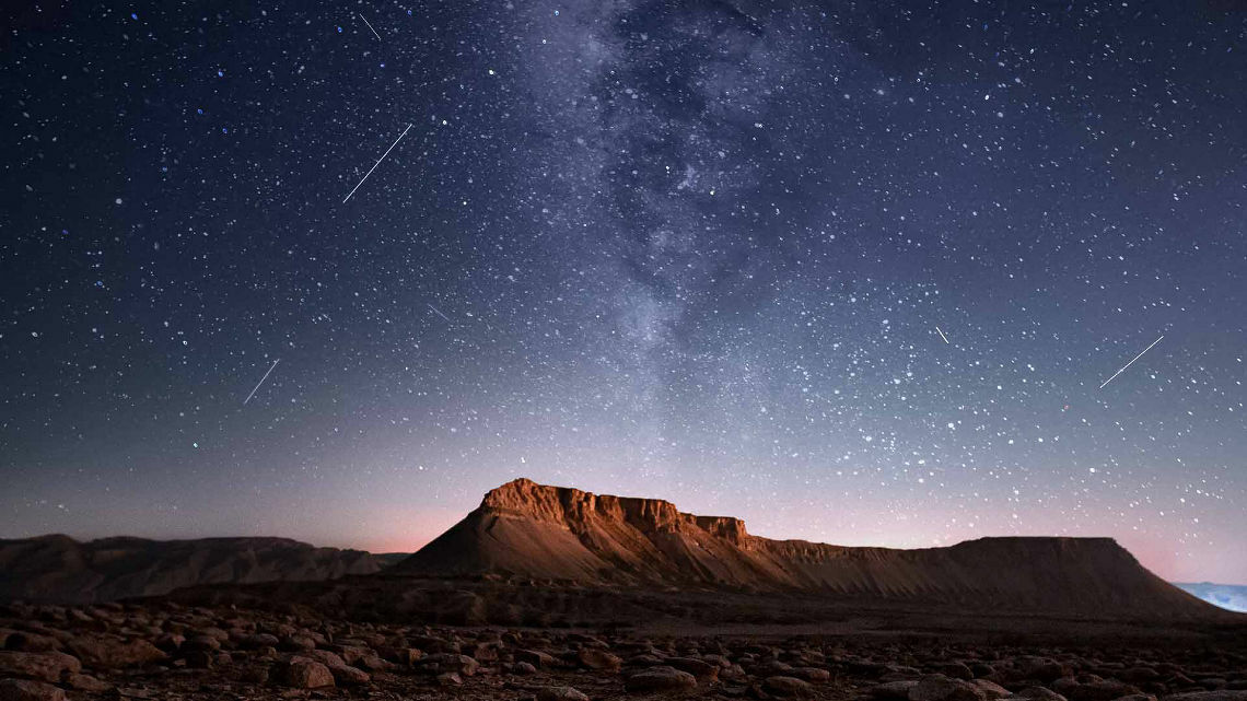 Explore the wonder of shooting stars in our guide to the Lyrid meteor shower! Find simple tips on how to view the meteors. Your journey into the night sky starts now!
