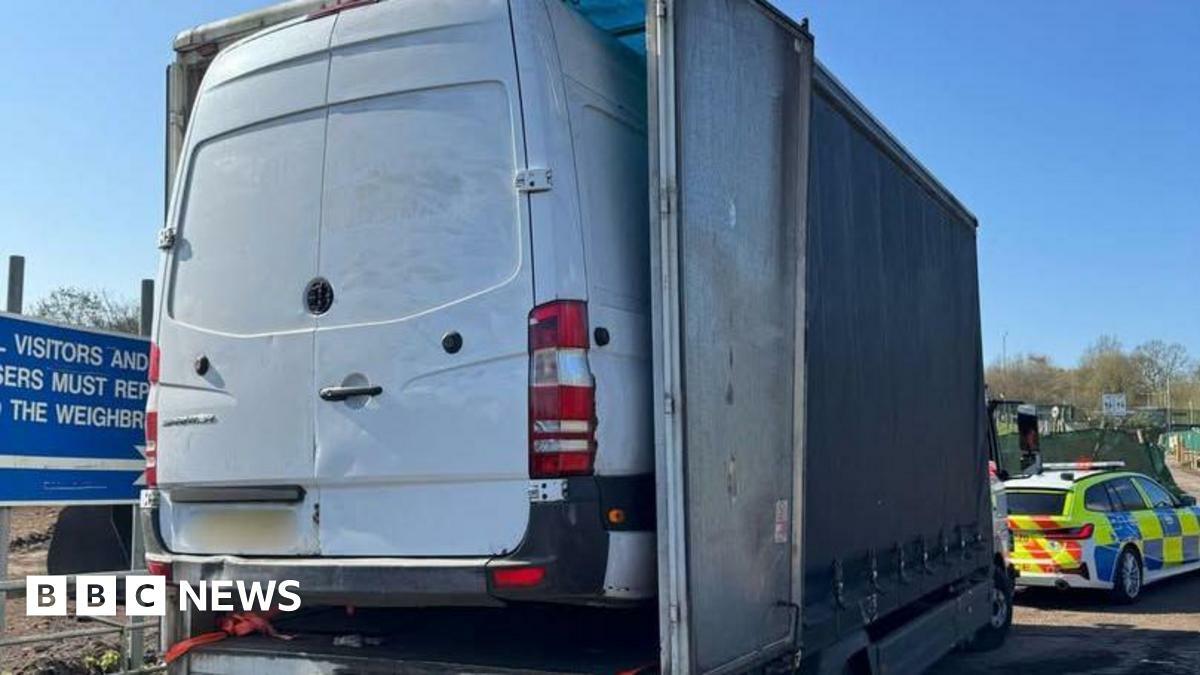 Lorry in van stopped on A42