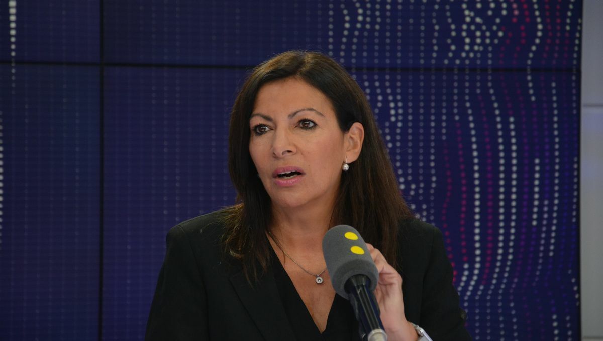 Anne Hidalgo dit avoir été "menacée dans son bureau" par des lobbies automobiles