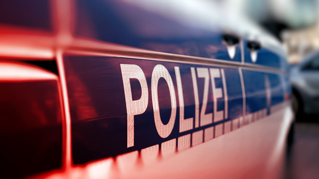 Köln: Polizei entdeckt gestohlene Parfums und Mountainbikes | Regional