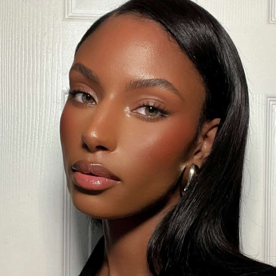 The Beauty Shortcut: Dab Your Way to a Fresh, Lifted Appearance