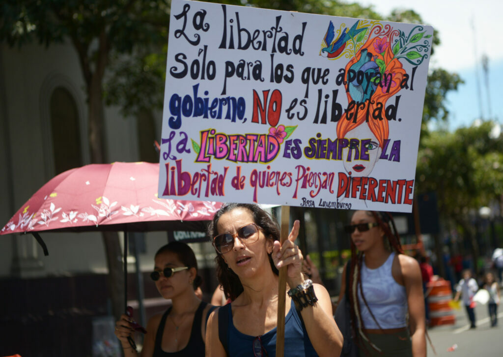 Descontento social contra el Gobierno se exhibe en las calles durante marcha por el Día del Trabajador