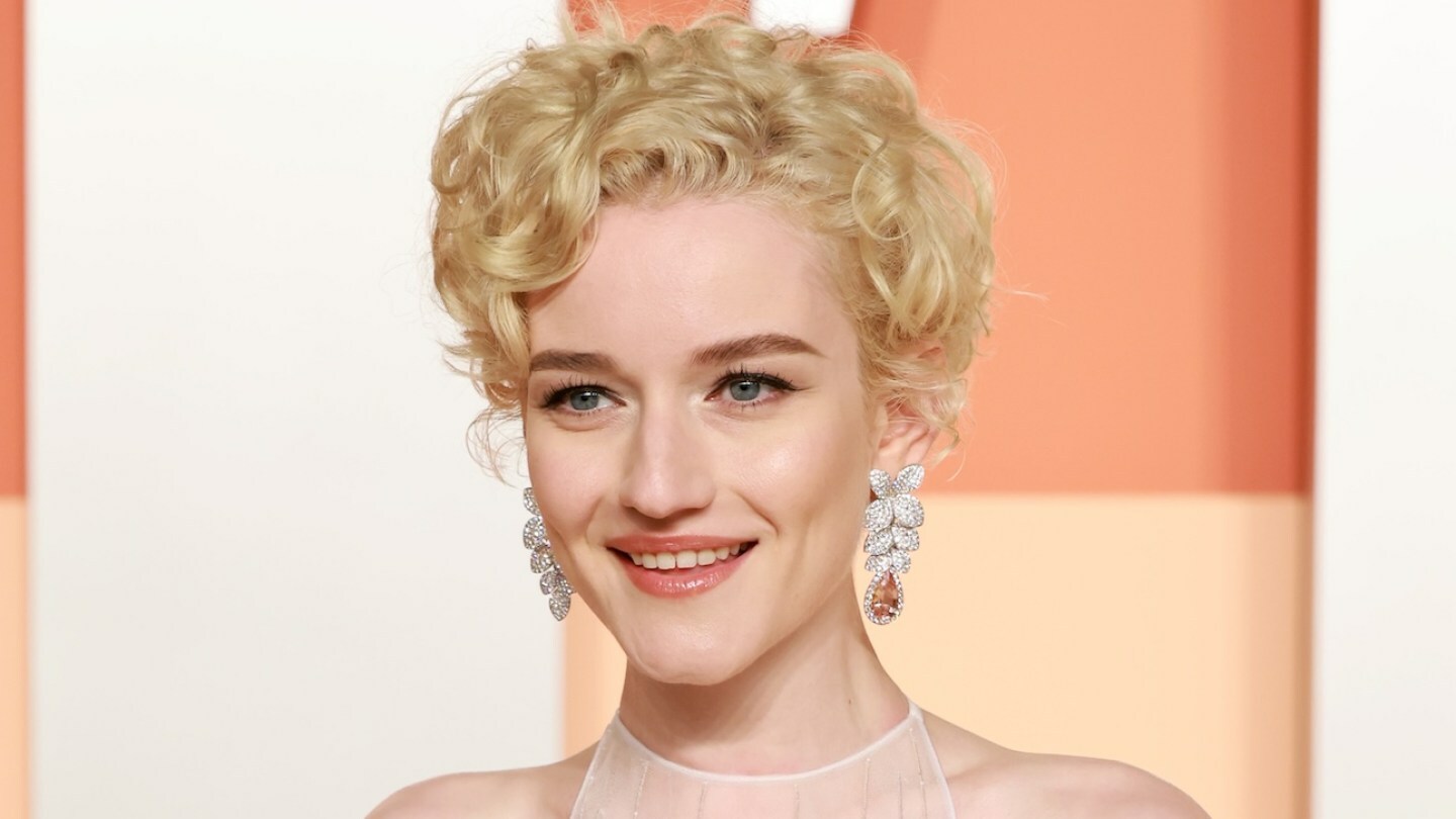 Julia Garner Julia Garner