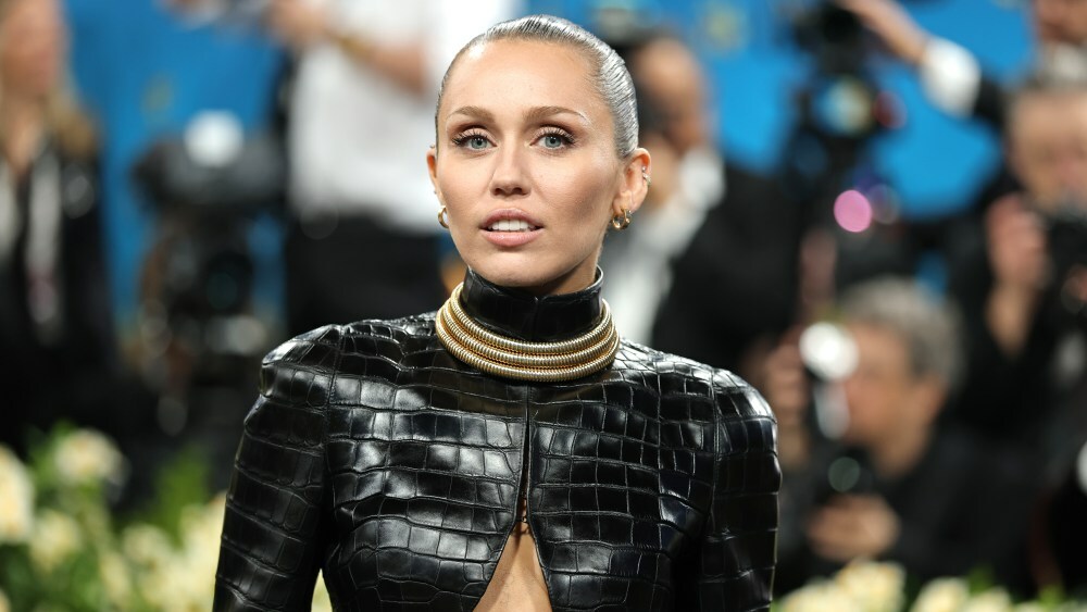 NEW YORK, NEW YORK - MAY 05: Miley Cyrus attends the 2025 Met Gala Celebrating "Superfine: Tailoring Black Style" at Metropolitan Museum of Art on May 05, 2025 in New York City.  (Photo by Dia Dipasupil/Getty Images)