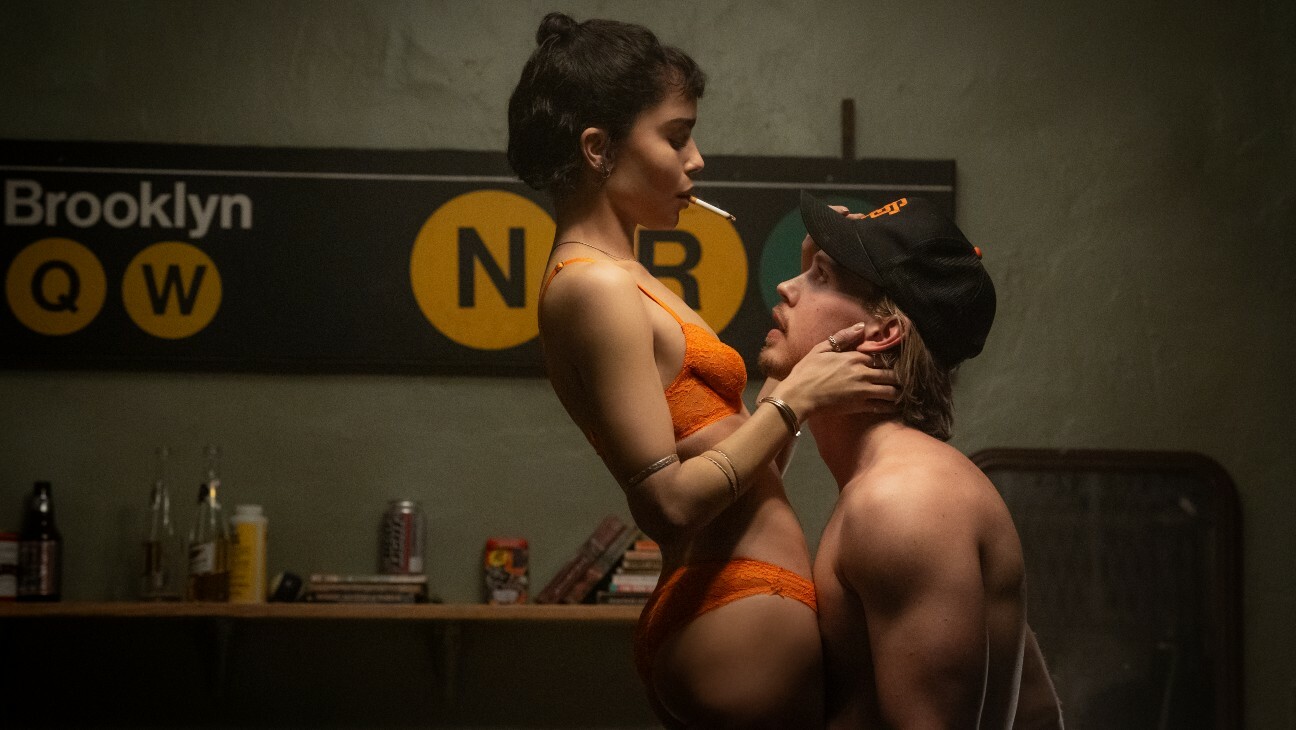 Zoë Kravitz and Austin Butler in 'Caught Stealing.'