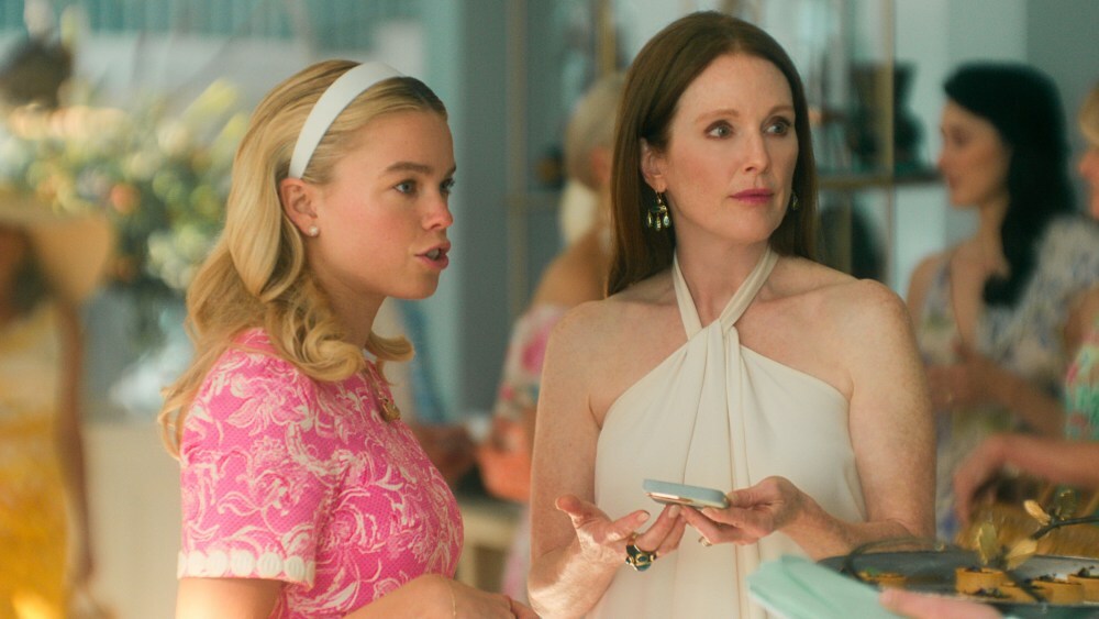 Sirens. (L to R) Milly Alcock as Simone, Julianne Moore as Michaela in episode 101 of Sirens. Cr. Courtesy of Netflix © 2025