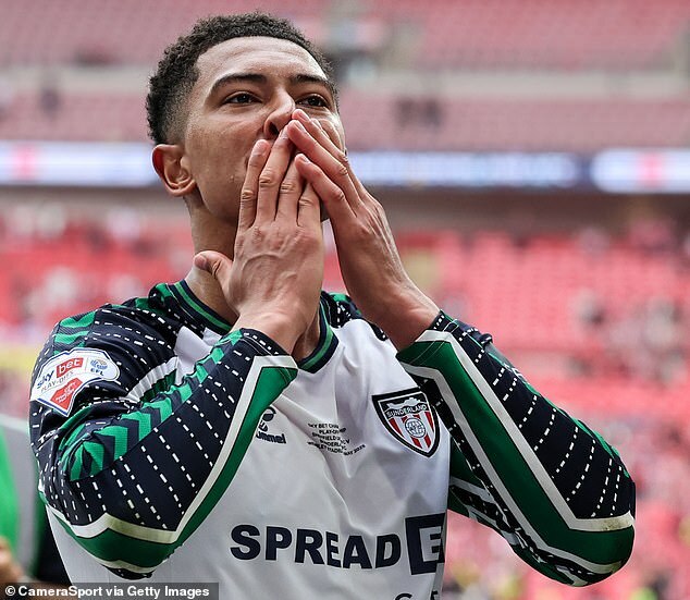 Jobe Bellingham has flown to Germany for discussions over a move to Eintracht Frankfurt