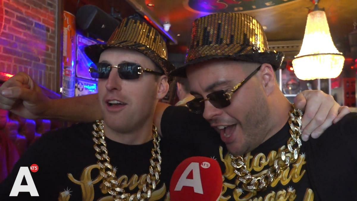 Stad overspoeld door in goud gehulde Toppersfans: "We zijn zeker fout en stout"