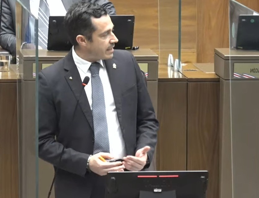 Gobierno convocó de nuevo eurobonos y retiró veto a vuelos baratos de agenda legislativa