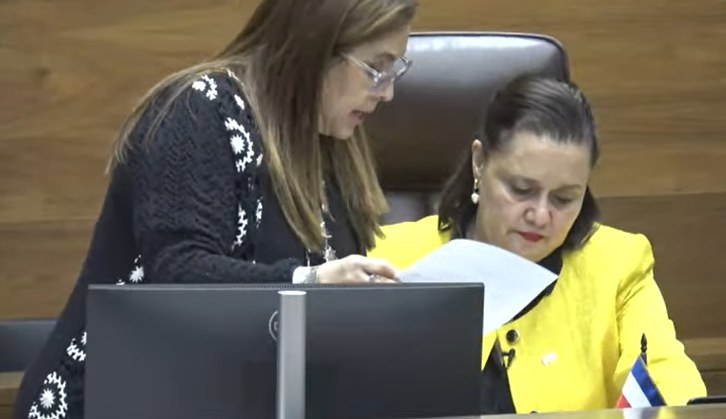 Reñida votación de Asamblea autorizó suavizar condiciones para eurobonos