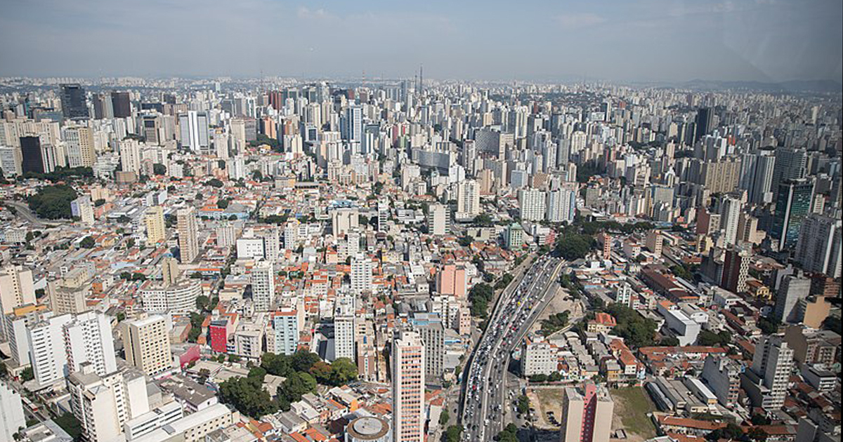 Visão da cidade de São Paulo, com o alto predomínio de edifícios Visão da cidade de São Paulo, com o alto predomínio de edifícios