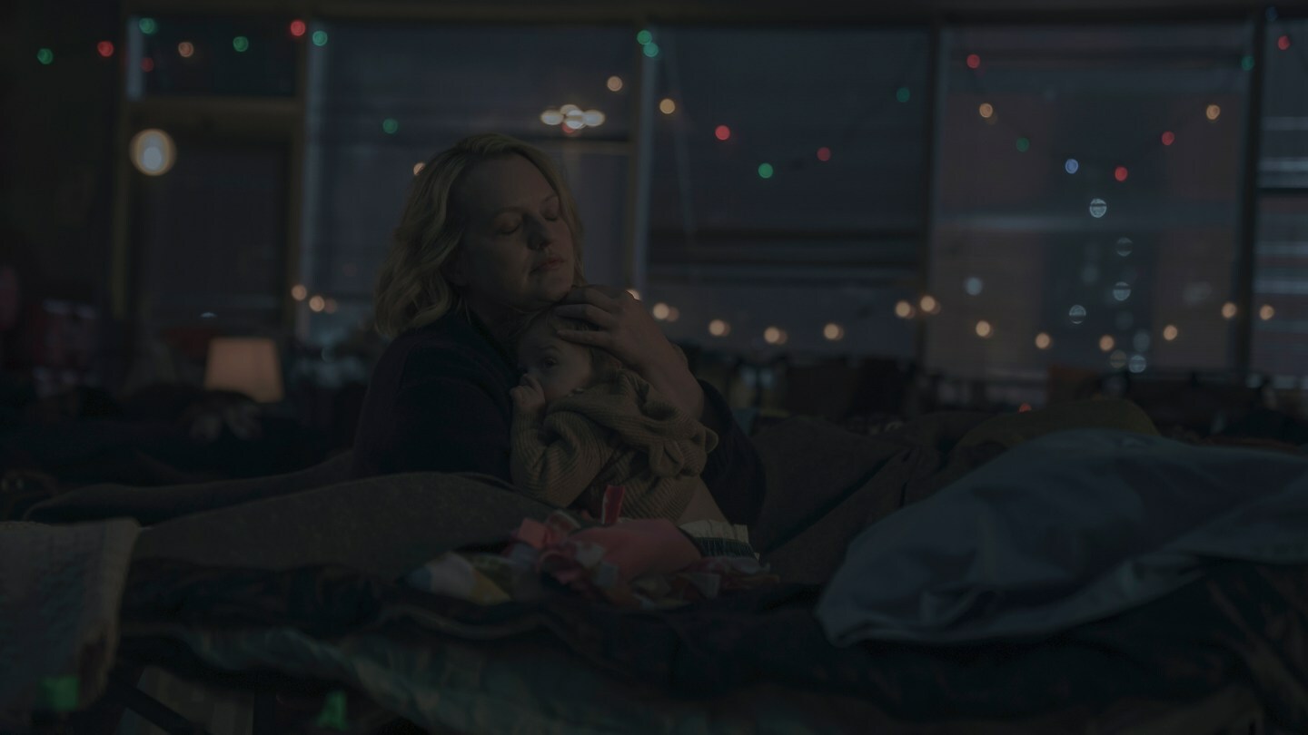 Elisabeth Moss with youngest daughter, Holly, in the series finale.