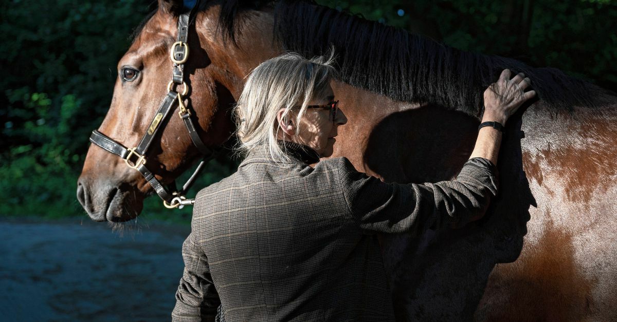 Instructeur Anne Muller, hier met paard Ragnar, wil af van dwang in de paardensport, te beginnen op maneges. „Ik wil dat we ons telkens afvragen: kan het vriendelijker?” . 