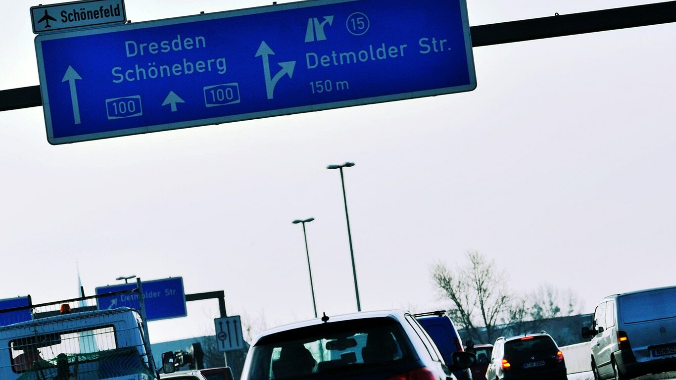 Die nächste A100-Brücke wird untersucht – dieses Mal trifft es die Brücke über der Ausfahrt Detmolder Straße (Symbolfoto) Die nächste A100-Brücke wird untersucht – dieses Mal trifft es die Brücke über der Ausfahrt Detmolder Straße (Symbolfoto)