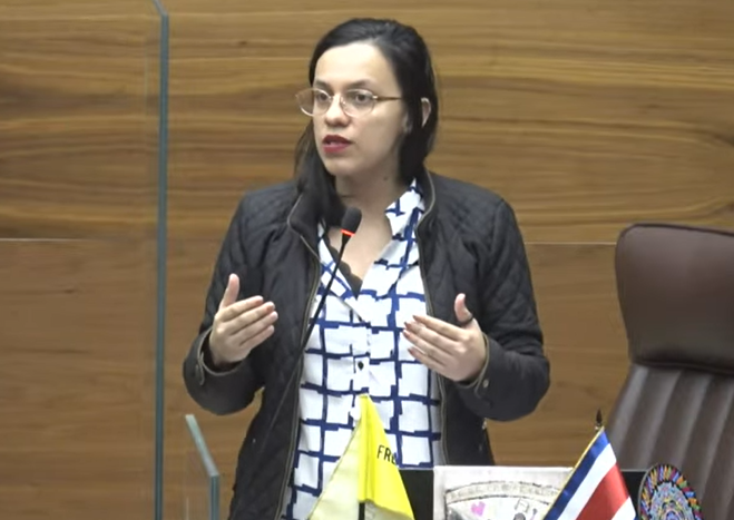 Admisibilidad a reforma constitucional contra doble postulación se posterga; Frente Amplio anuncia consulta