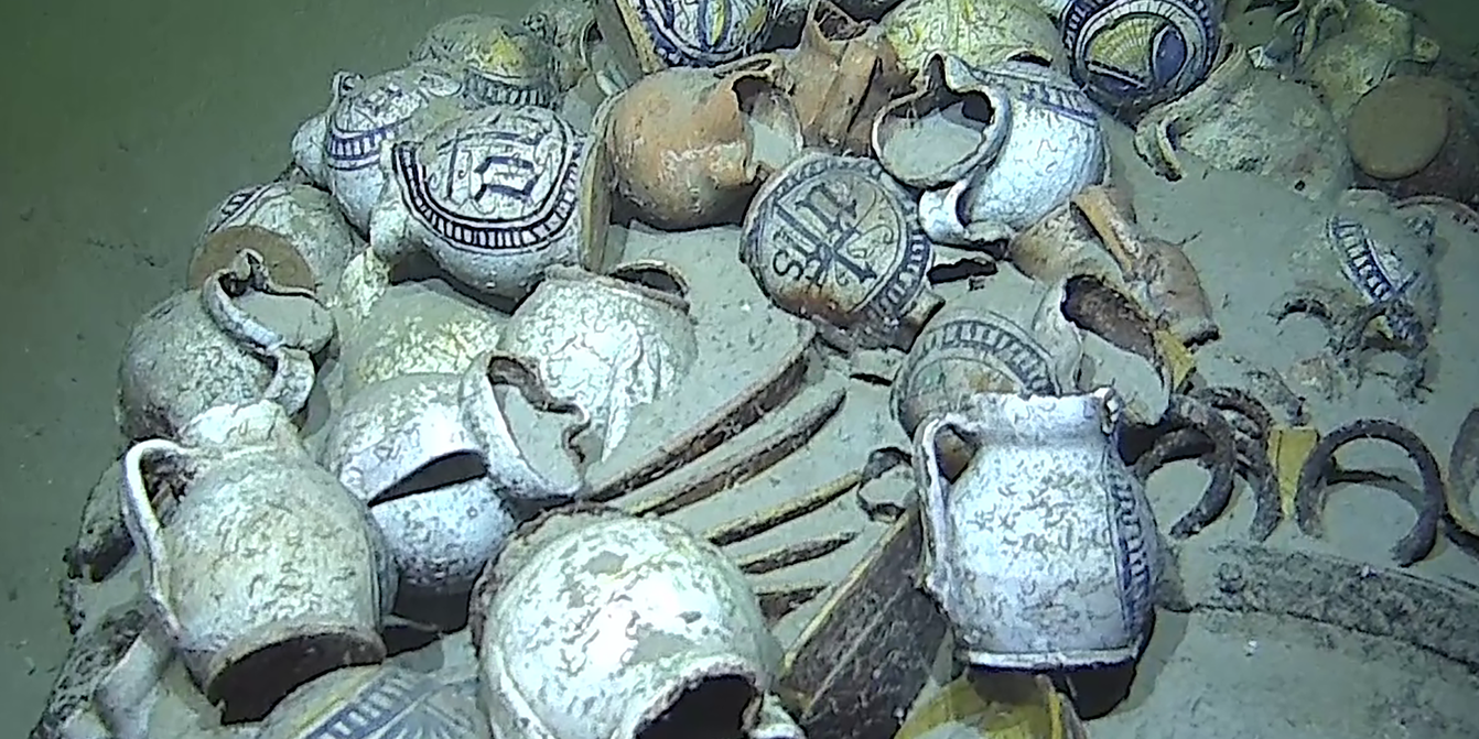 Ceramic pitchers appear in the first footage of the 'Camarat 4', off Ramatuelle (Var), in June 2025. | Image: FRENCH NAVY