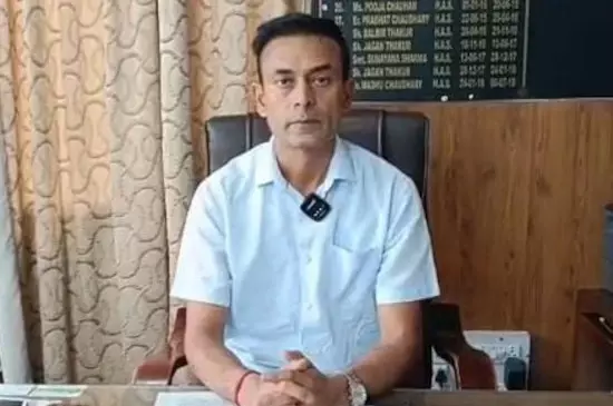 Himachal Tourism Department spokesman briefing press. Himachal Tourism Department spokesman briefing press.