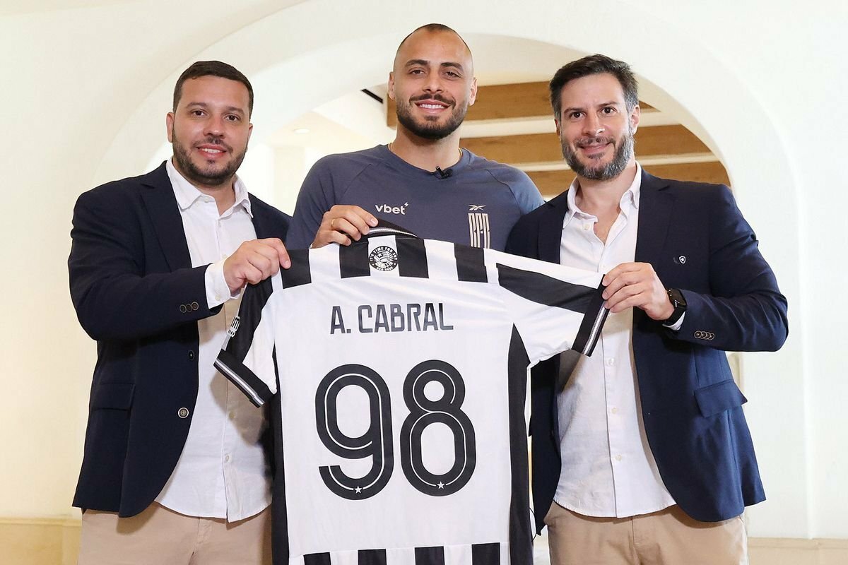 Arthur Cabral Joins Botafogo After Benfica Departure