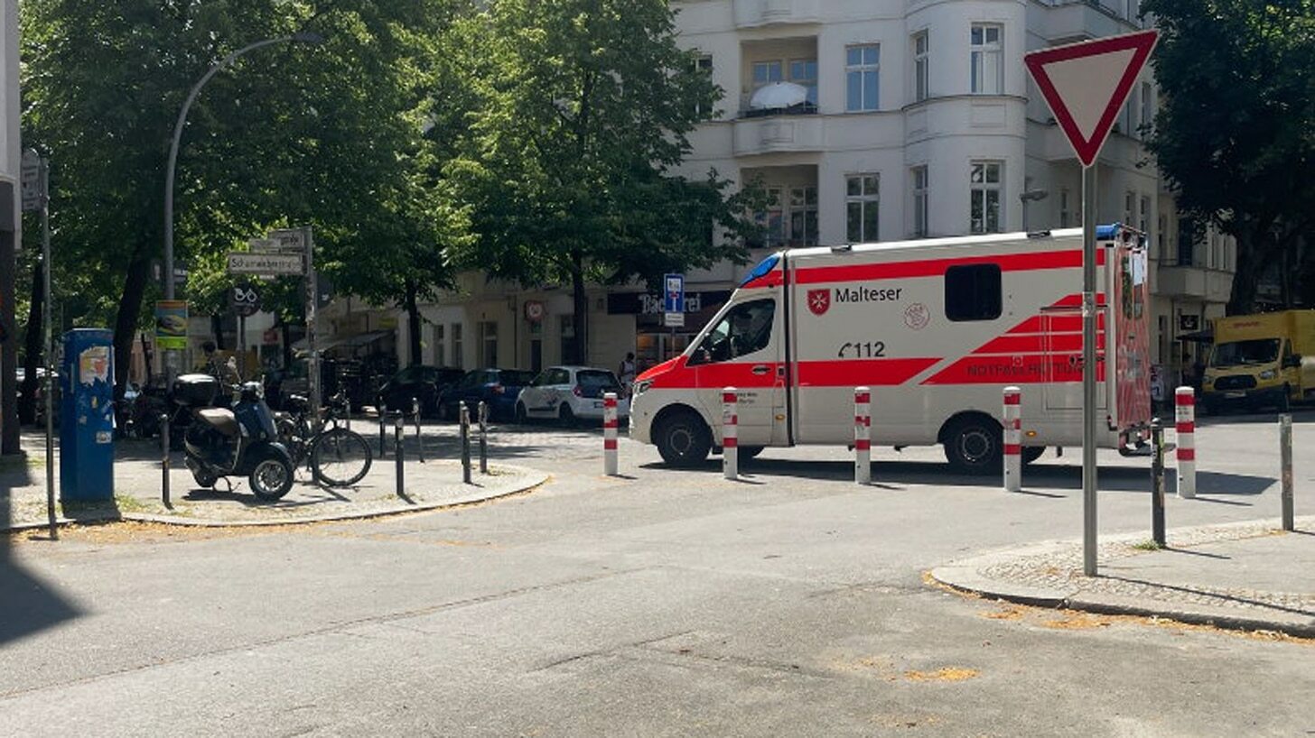 Schon wieder Poller-Ärger für Retter – in Friedrichshain wurde ein Krankenwagen blockiert