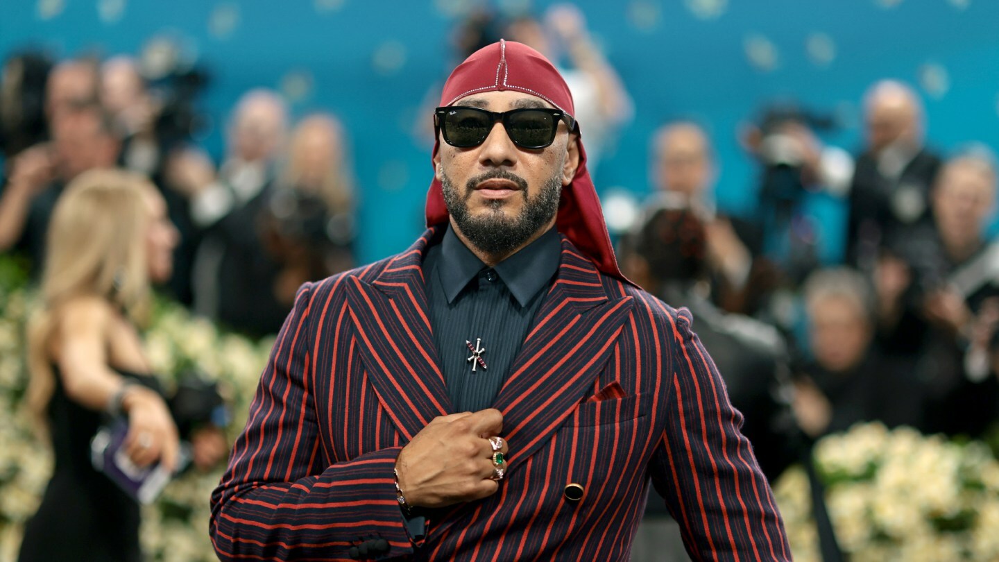Hip-hop producer Swizz Beatz attends the 2025 Met Gala