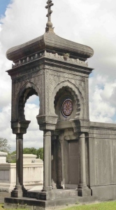 Moorish Details, Tomb of Laure Beauregard Larendon, Metairie Cemetery, New Orleans, Louisiana (Laurie Snyder, © 1997).