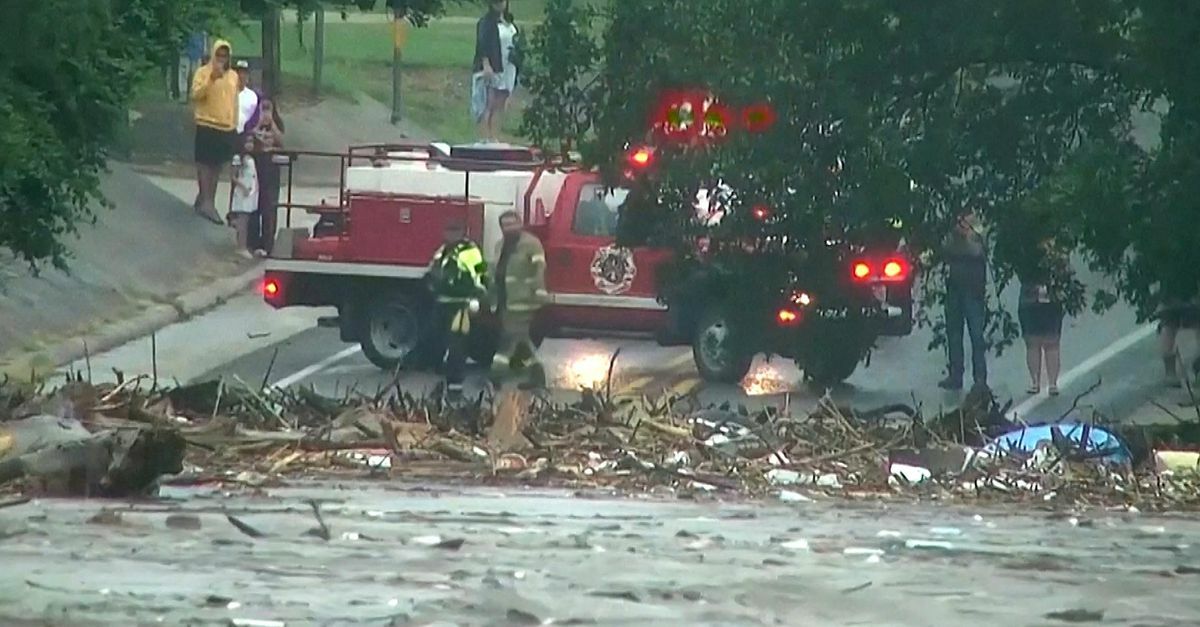 Hulpdiensten bij de Guadalupe-rivier in de Amerikaanse staat Texas.