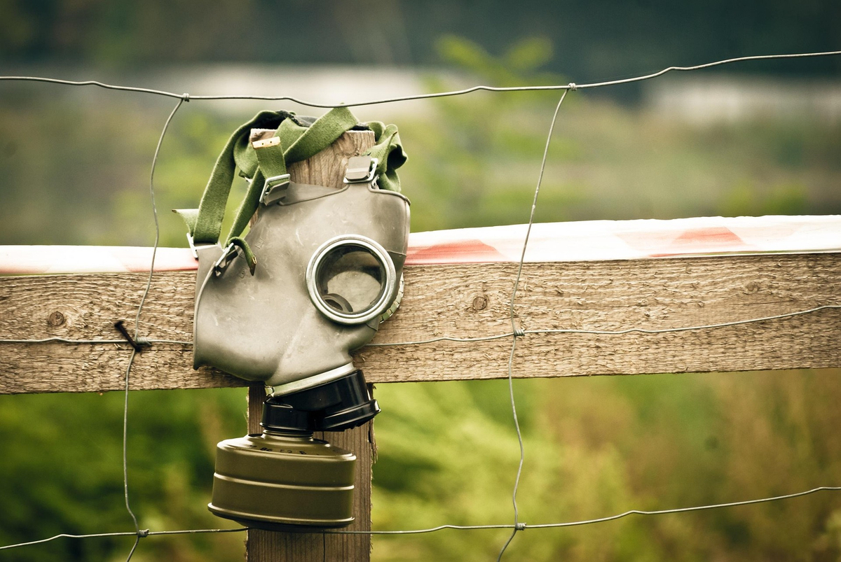 A gas mask hanging on a fence. | Photo by Łukasz Dyłka / Pixabay