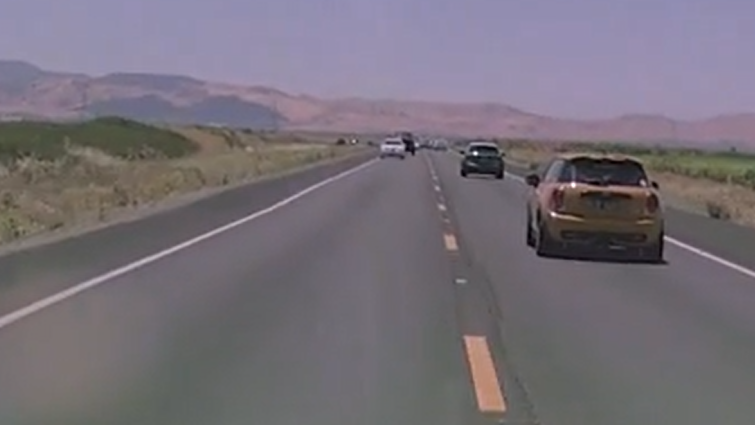 Self-Driving Tesla Tries to Crash into Oncoming Traffic On The Highway… Again