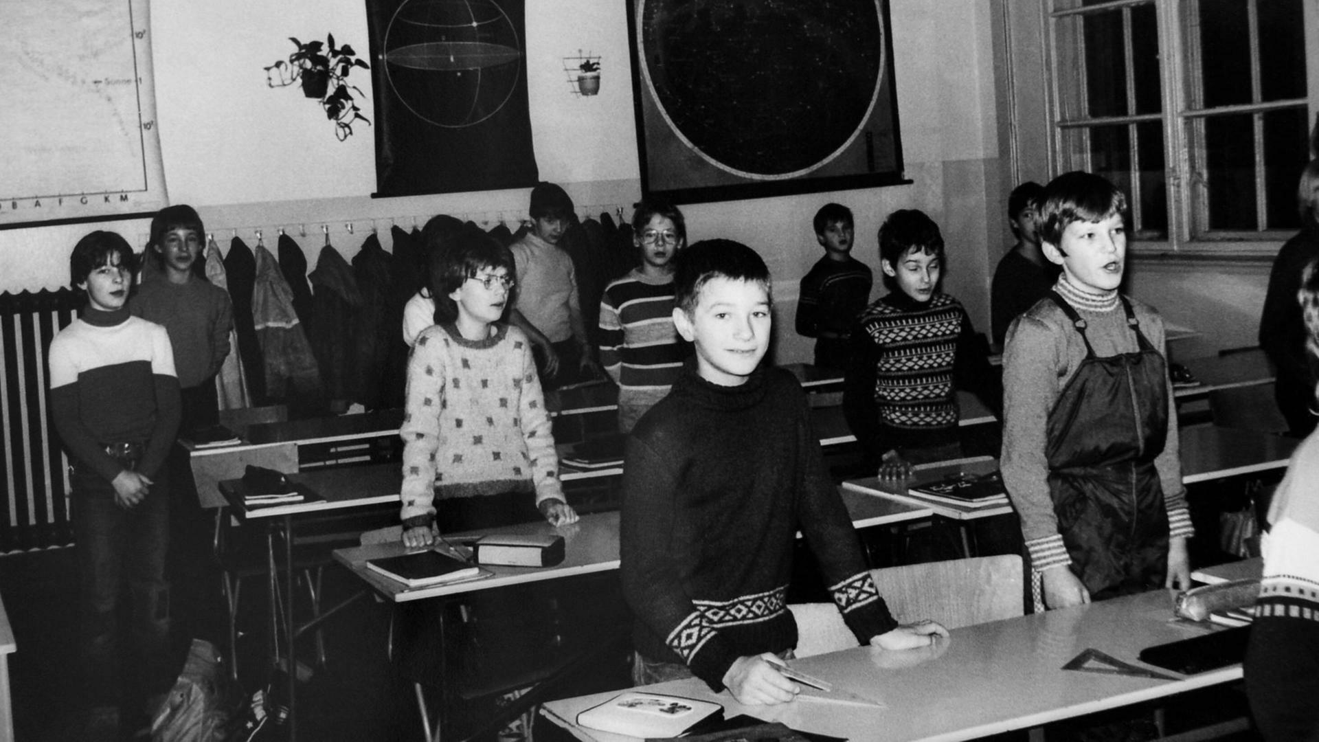 Schulalltag in der DDR - Schüler im Unterricht an der 6. Polytechnischen Oberschule Karl-Friedrich-Schinkel in Berlin