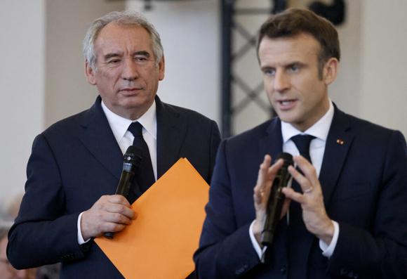 Francia quiere reducir inversión social para financiar gasto militar Francia quiere reducir inversión social para financiar gasto militar