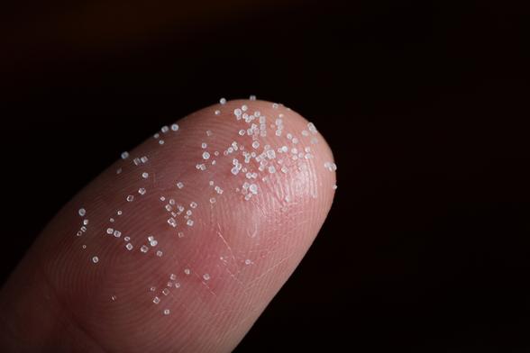 Investigadores austriacos han descubierto que los microplásticos y nanoplásticos, especialmente los de poliestireno, pueden provocar cambios malignos en las células pulmonares sanas