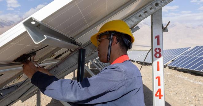La centrale photovoltaïque de Shenneng Futa, dans le Xinjiang, en Chine.