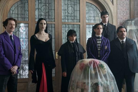 Wednesday. (L to R) Steve Buscemi as Barry Dort, Catherine Zeta-Jones as Morticia Addams, Jenna Ortega as Wednesday Addams, Isaac Ordonez as Pugsley Addams, Joonas Suotamo as Lurch, Luis Guzmán as Gomez Addams in episode 201 of Wednesday. Cr. Jonathan Hession/Netflix © 2025 Wednesday. (L to R) Steve Buscemi as Barry Dort, Catherine Zeta-Jones as Morticia Addams, Jenna Ortega as Wednesday Addams, Isaac Ordonez as Pugsley Addams, Joonas Suotamo as Lurch, Luis Guzmán as Gomez Addams in episode 201 of Wednesday. Cr. Jonathan Hession/Netflix © 2025