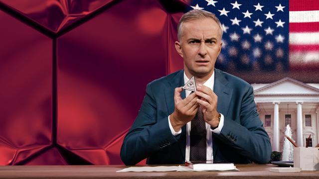 Jan Böhmermann sitzt am Schreibtisch und hält ein sogenanntes "Auge der Vorsehung" in den Händen. Im Hintergrund sind das Weiße Haus und die Flagge der USA abgebildet. Jan Böhmermann sitzt am Schreibtisch und hält ein sogenanntes "Auge der Vorsehung" in den Händen. Im Hintergrund sind das Weiße Haus und die Flagge der USA abgebildet.