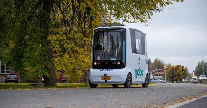 The robot bus running between the Tampere neighbourhoods of Hervantajärvi and Lintuhytti. | Image: Antti Eintola / Yle The robot bus running between the Tampere neighbourhoods of Hervantajärvi and Lintuhytti. | Image: Antti Eintola / Yle