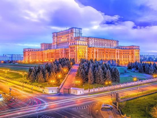 Romanias pro-European minority government collapsed on Tuesday in a historic 281-4 no-confidence vote. Prime Minister Ilie Bolojan will serve as interim leader for 45 days. #Romania #WorldNews #Politics #Europe 