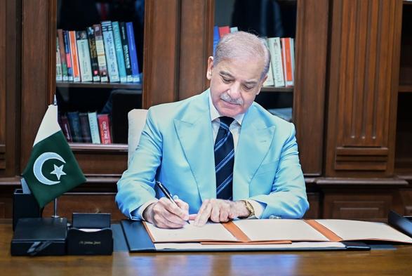 🟠 UPDATEIsrael condemns US-Iran deal as disasterPakistans Prime Minister Shehbaz Sharif signed the US-Iran memorandum of understanding aimed at ending the war.📰 #USA #Diplomacy #Geopolitics #GeoWire