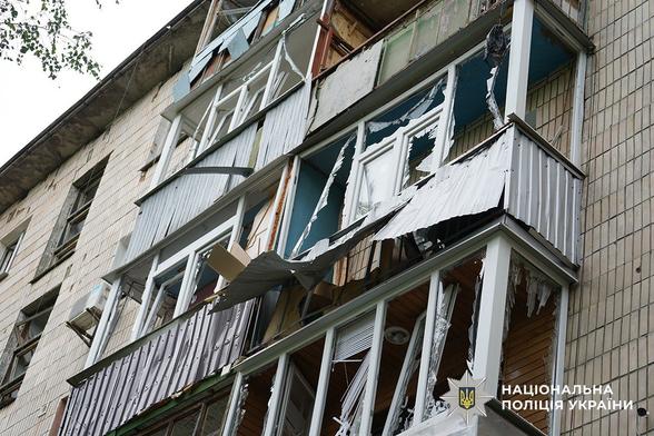 KYIV POST: Modified Russian Drone Strikes on Sumy Injure 11  On Saturday morning, June 27, Russian forces attacked the northeastern Ukrainian city of Sumy with drones, resulting in 11 civilian casualties, including two children, according to the National Police. Sumy Regional Military Administration Head Oleh Hryhorov stated that the strikes deliberately targeted residential areas utilizing a modified jet-powered UAV. #Ukraine
